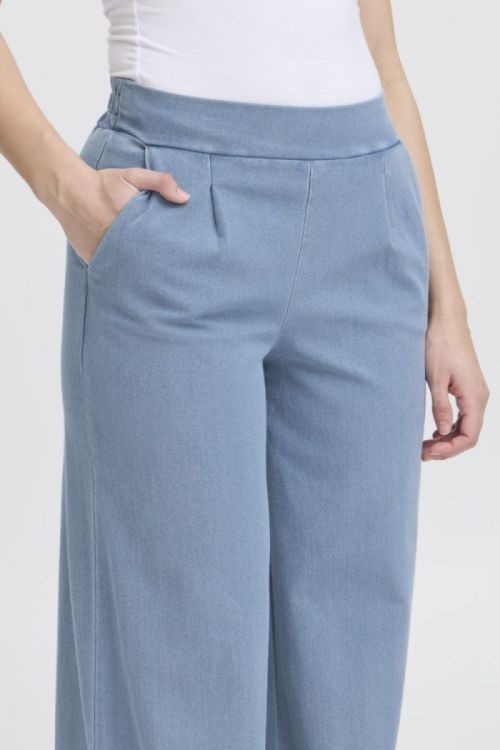 20123368 204711 Denim Li
