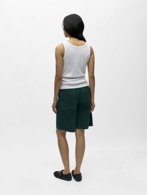 23048113 White