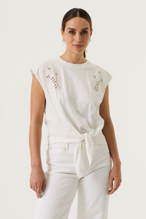 Q260003 53 Off White