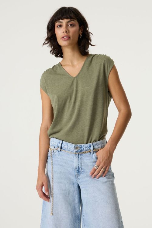 R260208 9945 Olive Bree