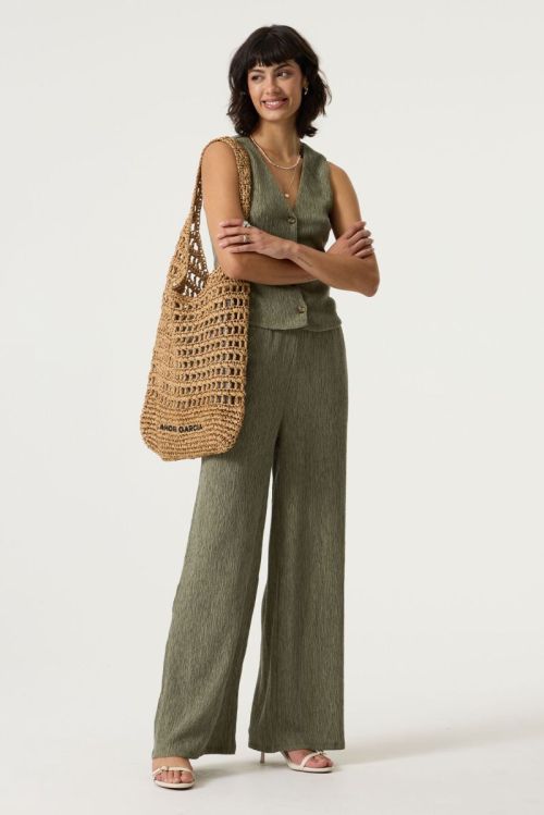 R260290 9945 Olive Bree